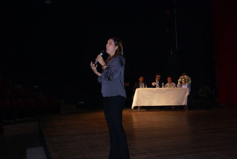 A coordenadora do NDSH, Tina Pamponet, fala sobre o projeto QVO durante seminário realizado no dia 9 de agosto, em Feira de Santana.