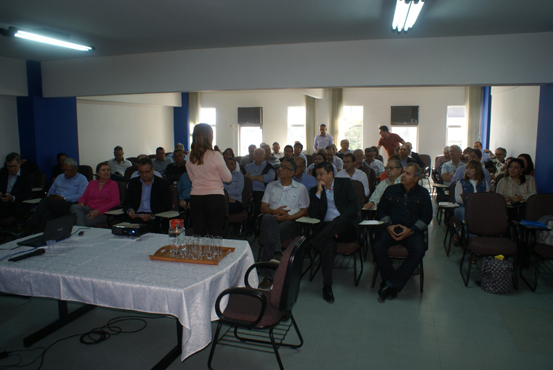 Fazendários participam de seminário do projeto QVO realizado em Vitória da Conquista no dia 10 de agosto.